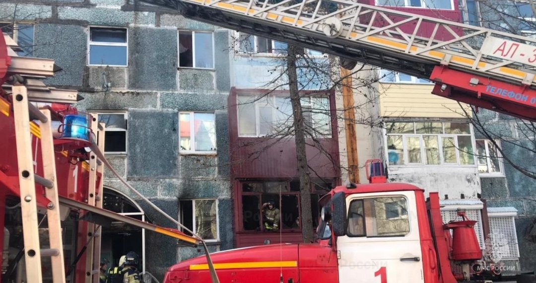 В Петропавловске-Камчатском в ходе тушения пожара огнеборцы спасли шестерых человек